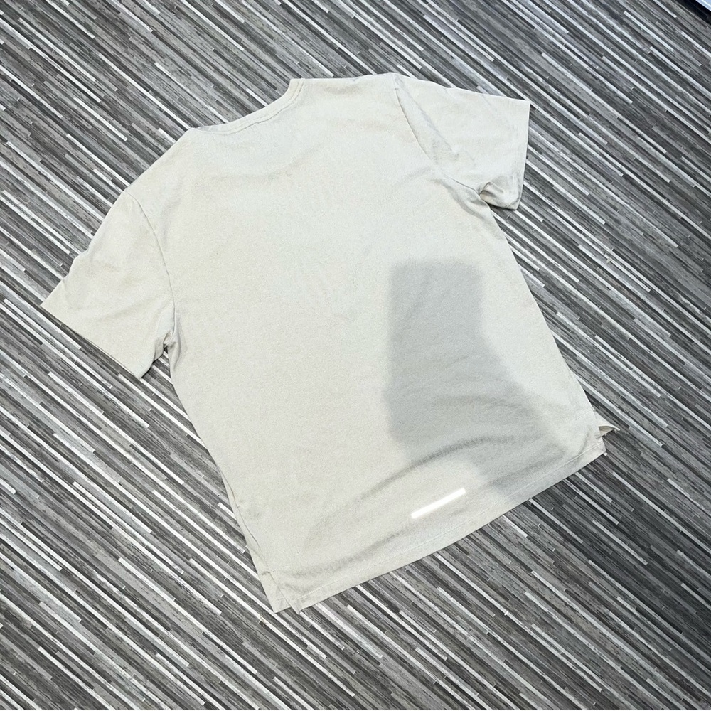 Nike Running Miler 1.0 DriFit T-Shirt in Beige Jacquard Pattern - Picture 5 of 5